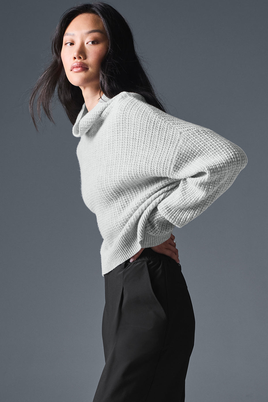 Cashmere Plush Waffle Turtleneck Pullover - Athletic Heather Grey - Image 4