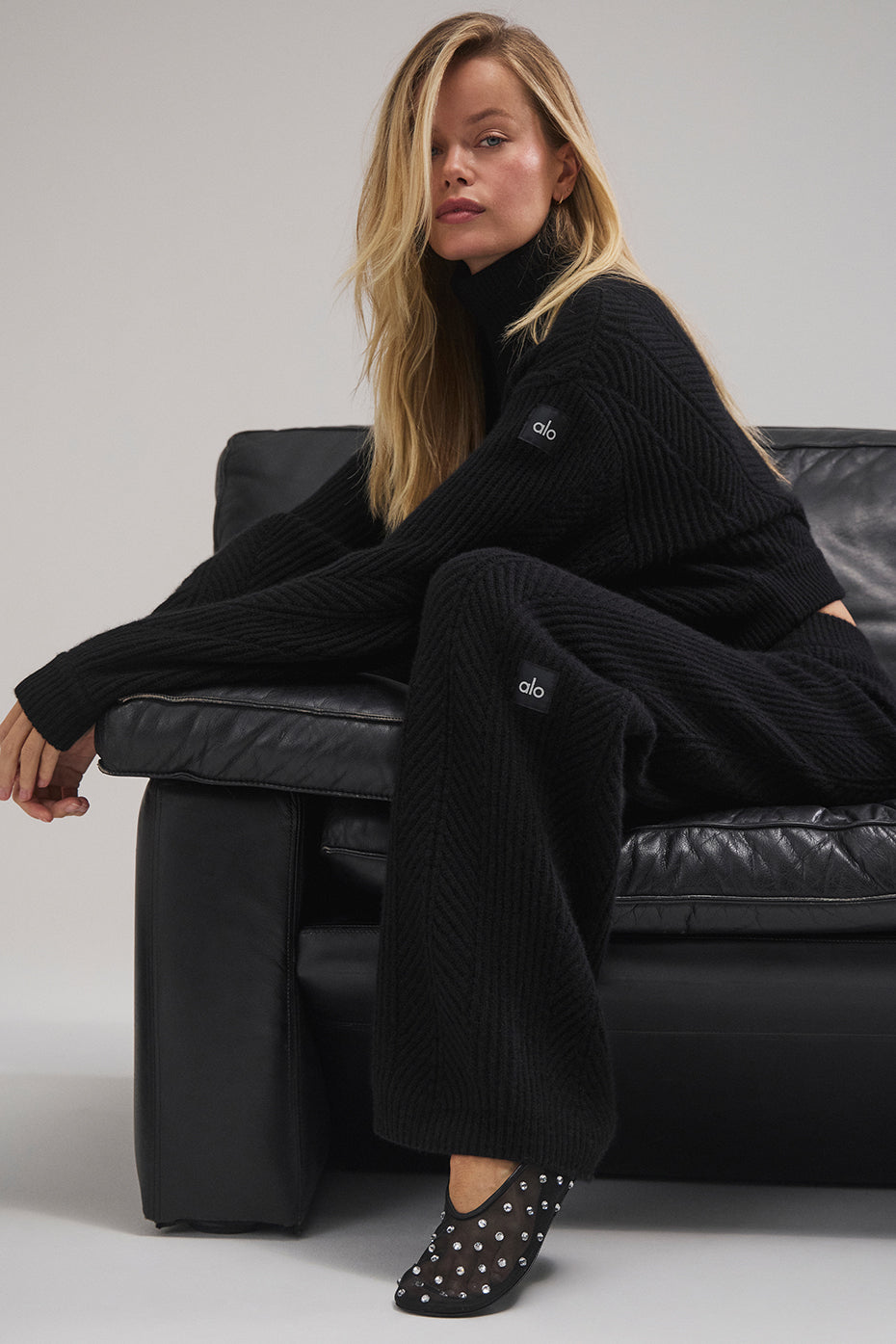 Winter Magic Cashmere Turtleneck - Black - Image 5