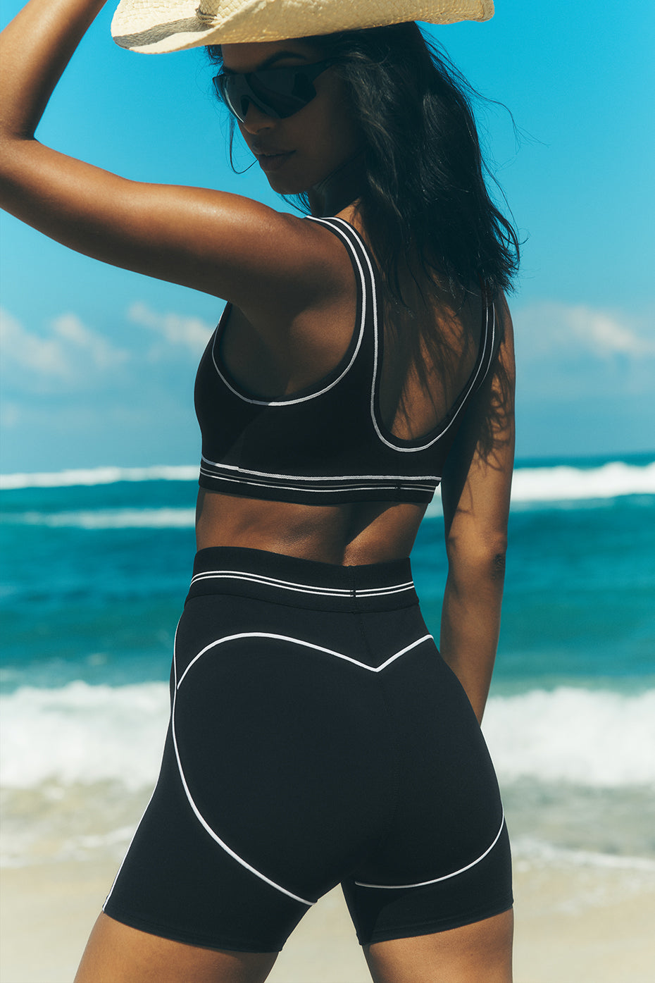 4 Airbrush High-Waist Heart Throb Short - Black/White